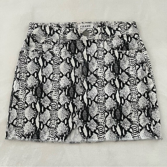 FRAME Le Mini Python Print Denim Mini Skirt Grey/Black/White, Size 26 NWOT - Picture 5 of 15